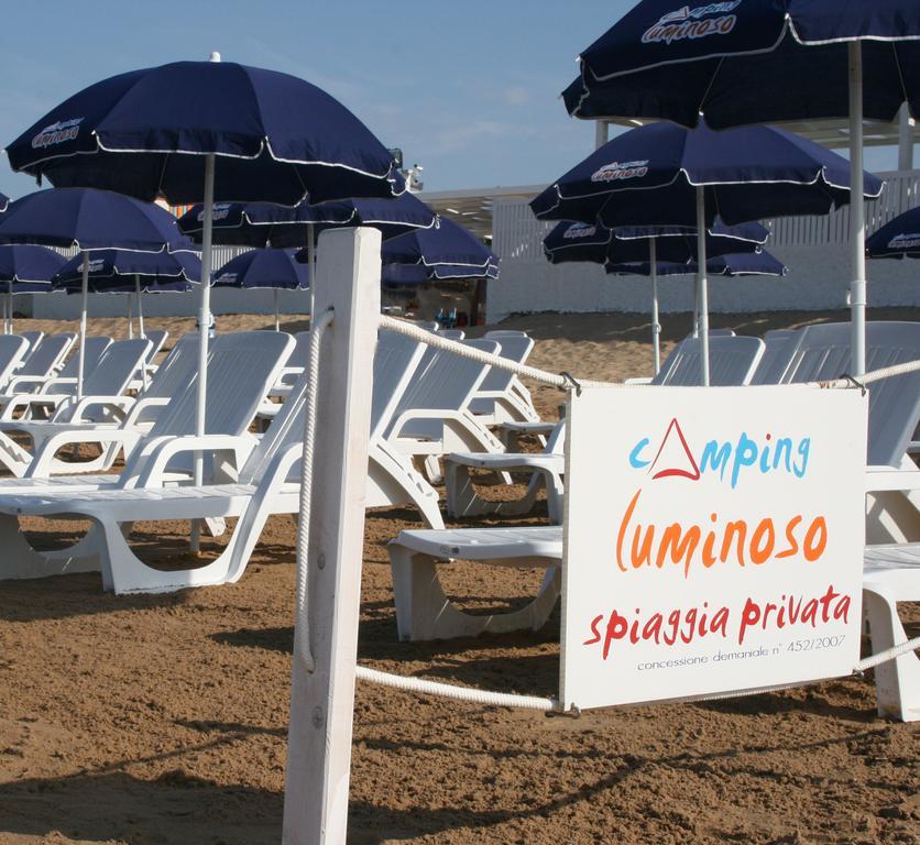 Camping Luminoso Hotel Punta Braccetto Exterior foto