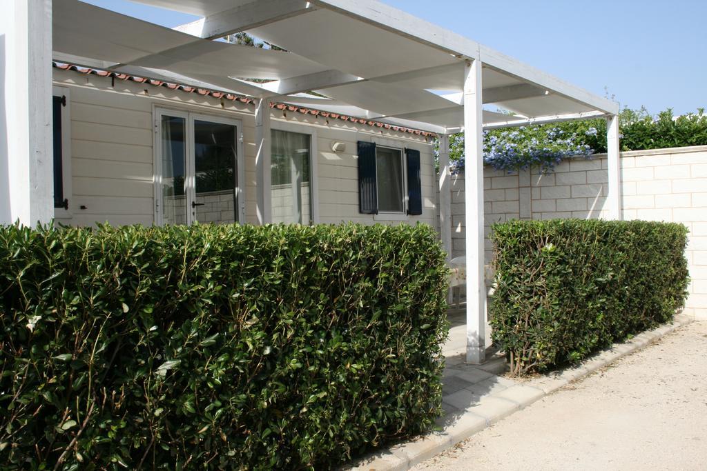 Camping Luminoso Hotel Punta Braccetto Exterior foto