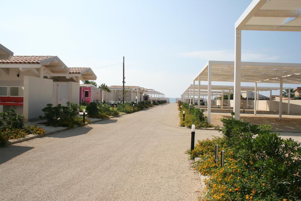 Camping Luminoso Hotel Punta Braccetto Exterior foto
