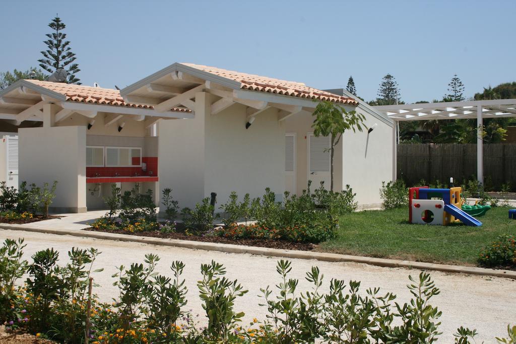 Camping Luminoso Hotel Punta Braccetto Exterior foto